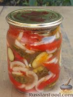 Фото приготовления рецепта: Салат из помидоров и огурцов - шаг №11