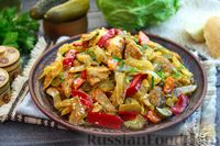Фото к рецепту: Мясо, тушенное с капустой, солёными огурцами и перцем
