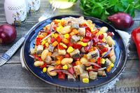 Фото к рецепту: Салат с селёдкой, фасолью, кукурузой и овощами