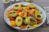 Фото к рецепту: Молодая картошка, запечённая с овощами
