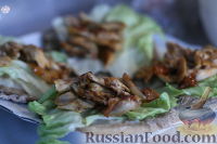 Фото приготовления рецепта: Мясокартофельные оладьи с грибами - шаг №2