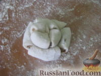 Фото приготовления рецепта: Плюшки с корицей "Хризантема" - шаг №6