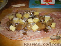 Фото приготовления рецепта: Куриные рулетики по-французски с грибами и сыром - шаг №3