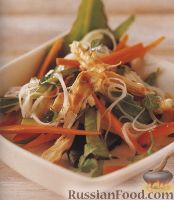 Фото к рецепту: Овощной салат с рисовой лапшой