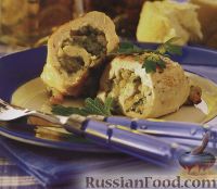 Фото к рецепту: Куриные рулеты с сыром и кедровыми орехами