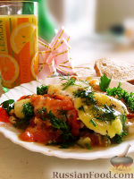 Фото к рецепту: Яичница с помидорами и зеленью