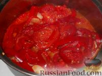 Фото приготовления рецепта: Салат из сладкого перца и помидоров - шаг №7