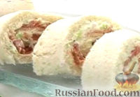 Фото к рецепту: Сэндвич-ролл с копченым лососем