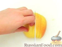 Фото приготовления рецепта: Яблоки с изюмом на слоеном тесте - шаг №5