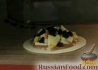 Фото приготовления рецепта: Яблоки с изюмом на слоеном тесте - шаг №10