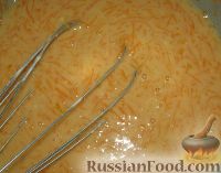 Фото приготовления рецепта: Оладьи из тыквы на молоке - шаг №4