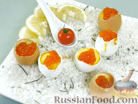 Фото к рецепту: Яйца, фаршированные лососем и белой рыбой