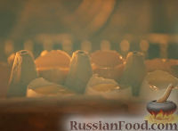 Фото приготовления рецепта: Яйца, фаршированные лососем и белой рыбой - шаг №10