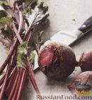 Фото приготовления рецепта: Салат из свеклы с изюмом и кедровыми орешками - шаг №1