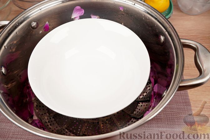 Розовая вода (методом дистилляции)
