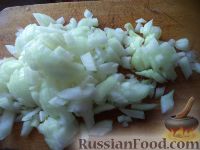 Фото приготовления рецепта: Салат "Обжорка" с маринованными грибами - шаг №11