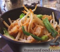 Фото к рецепту: Горячий салат с рыбой и ростками фасоли