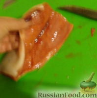 Фото приготовления рецепта: Соленая красная рыба (голец) - шаг №3