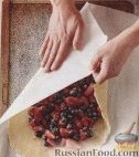Фото приготовления рецепта: Открытый ягодный пирог - шаг №3