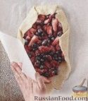 Фото приготовления рецепта: Открытый ягодный пирог - шаг №4