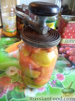 Фото приготовления рецепта: Маринованные помидоры половинками (без стерилизации) - шаг №9