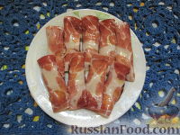 Фото приготовления рецепта: Рулетики из мясной нарезки, сыра и фисташек - шаг №4