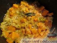 Фото приготовления рецепта: Суп-пюре из тыквы и лука-порея - шаг №4
