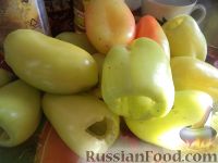 Фото приготовления рецепта: Перец, фаршированный овощами, в томатном соке - шаг №1