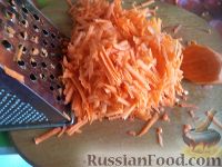 Фото приготовления рецепта: Перец, фаршированный овощами, в томатном соке - шаг №4