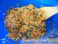 Фото приготовления рецепта: Перец, фаршированный овощами, в томатном соке - шаг №7