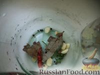 Фото приготовления рецепта: Резаные помидоры, маринованные с луком на зиму - шаг №4