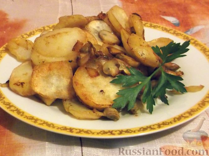 Картошка жареная с белыми грибами и жареные Зонтики