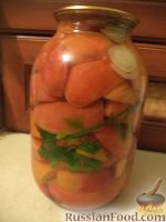 Фото приготовления рецепта: Резаные помидоры, маринованные с луком на зиму - шаг №9