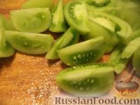 Фото приготовления рецепта: Маринованный салат из зеленых помидоров - шаг №2