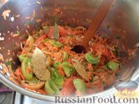 Фото приготовления рецепта: Маринованный салат из зеленых помидоров - шаг №10