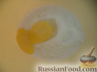 Фото приготовления рецепта: Чешский пирог со сливами - шаг №2