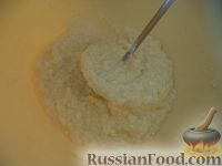 Фото приготовления рецепта: Чешский пирог со сливами - шаг №4