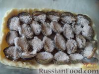 Фото приготовления рецепта: Чешский пирог со сливами - шаг №13