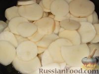 Фото приготовления рецепта: Жареный картофель с грибами - шаг №4