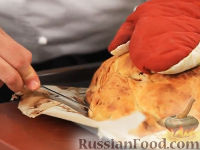Фото приготовления рецепта: Фаршированная курица, запеченная в соленом тесте - шаг №20