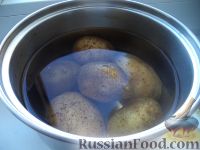 Фото приготовления рецепта: Гарнир с баклажанами и картофелем - шаг №2