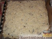 Фото приготовления рецепта: Пирог тертый со сливами - шаг №9