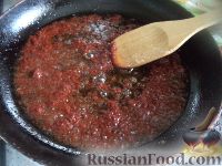 Фото приготовления рецепта: Красный борщ со шкварками и фасолью - шаг №12