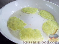 Фото приготовления рецепта: Оладьи из кабачков - шаг №5