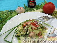 Фото к рецепту: Салат с сардинами и овощами