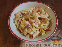 Фото к рецепту: Салат из капусты с креветками "Праздничный"