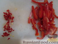 Фото приготовления рецепта: Салат из капусты с креветками "Праздничный" - шаг №2