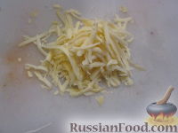Фото приготовления рецепта: Салат из капусты с креветками "Праздничный" - шаг №7
