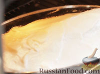 Фото приготовления рецепта: Заливной пирог с капустой (на сметане) - шаг №12