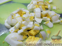 Фото приготовления рецепта: Борщ из замороженного щавеля, с яйцом - шаг №6